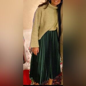 Elegant Green Pleated Skirt